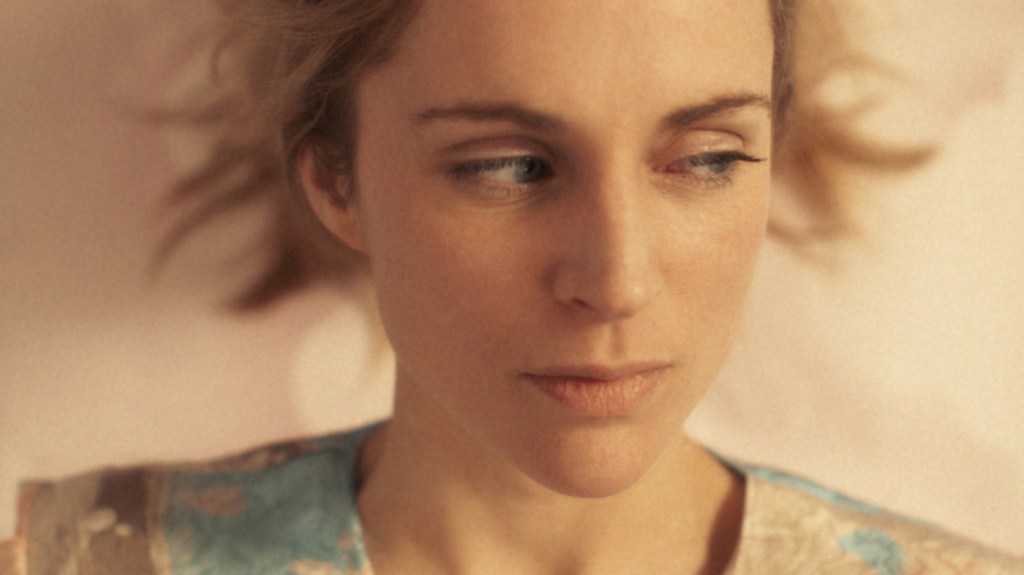 Agnes Obel apresenta teledisco para canção do seu novo&nbsp;álbum