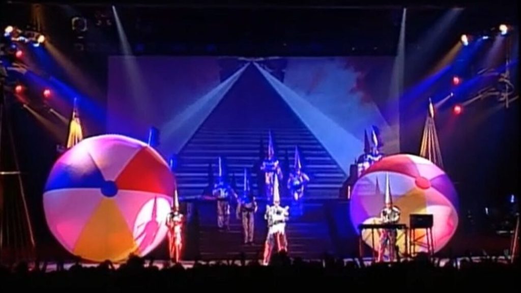 A pop “arte” à conquista do palco e das multidões, sem se mascarar em coisa rock’n’roll