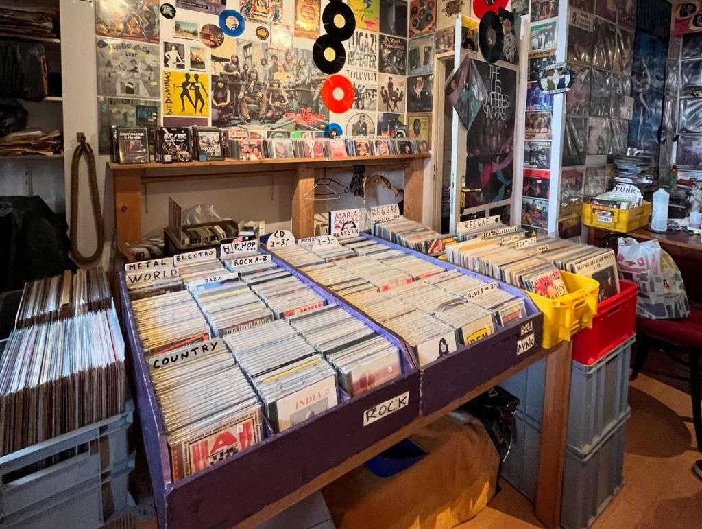 A Sound Vinyl é uma das lojas que podemos encontrar no