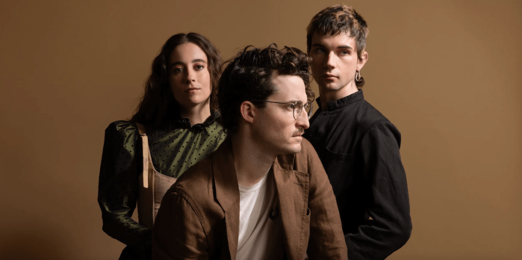 Quando a identidade ultrapassa a soma das&nbsp;referências